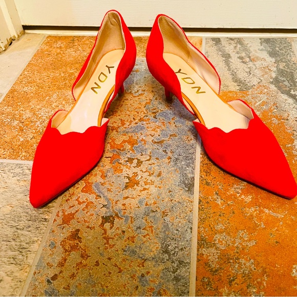 💋NWOB! Vibrant YDN Scalloped, Pointed Toe, D’Orsay Style, Kitten Heels! - Picture 1 of 14